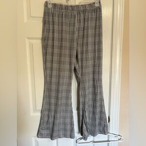 Poof! Black and White Houndstooth Top